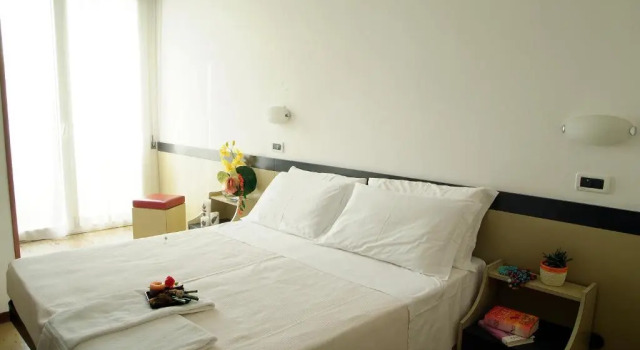 Hotel Universal, Rezervați Hotel Senigallia 