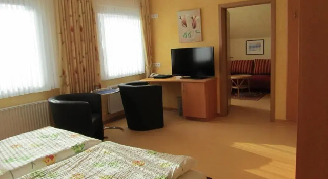 Семейный номер Standard Hotel zur Burg Nürburg Large car park