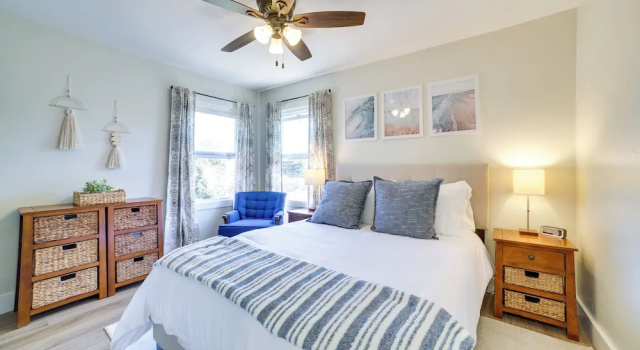 Коттедж с 4 комнатами Pet-friendly Monterey Home 2 Mi to Beach