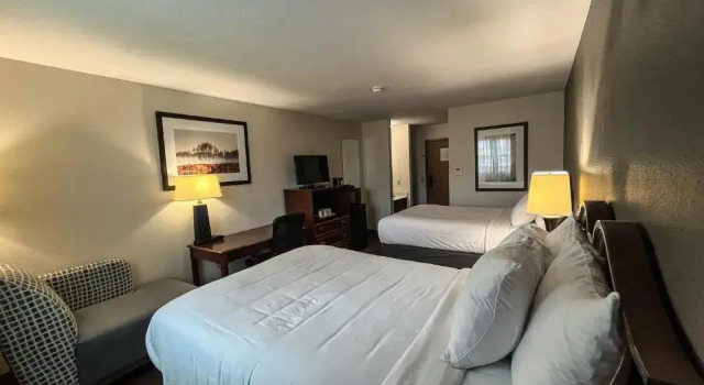 Standard Vierer Zimmer Harbor Winds Hotel