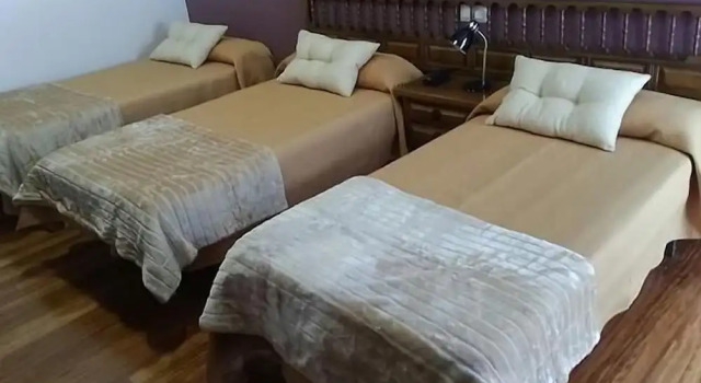 Трёхместный номер Standard с балконом Hotel Ansuiña