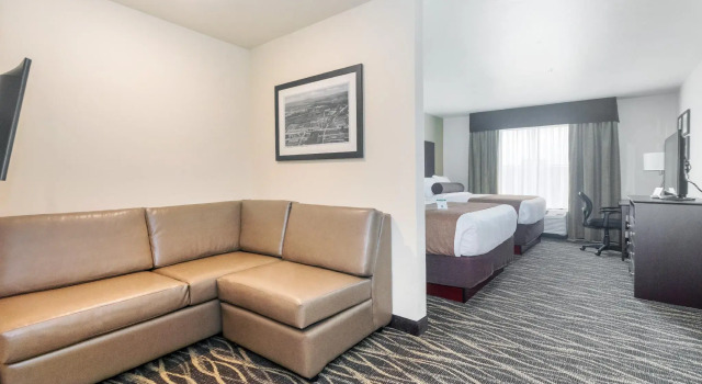 Четырёхместный люкс Cobblestone Hotel & Suites - Janesville