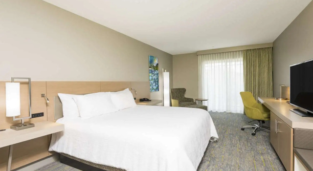 Двухместный номер Deluxe с балконом Hilton Garden Inn Grand Rapids East