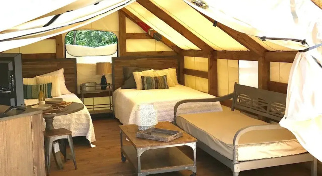 Geronimo Creek Retreat Glamping Cabin #3, Забронировать Кемпинг Сегин Greater San Antonio