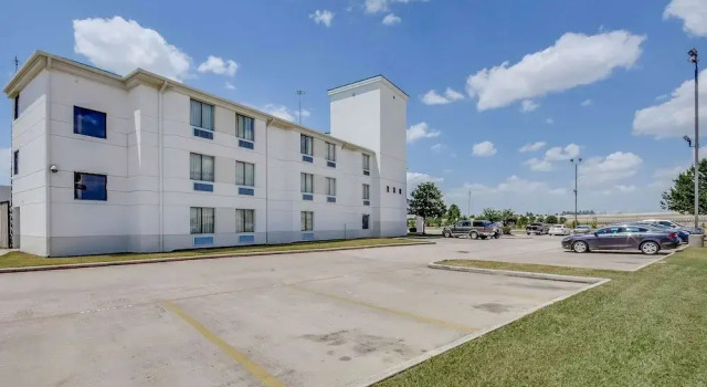 Holiday Inn Express Houston-i-10 W, Varaa Hotelli Hotellit Katy pysäköinnillä, Pysäköinti