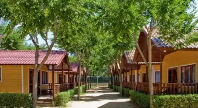 Chalet Camping Solmar 1, Забронировать Шале Отели в центре Бланес, в центре