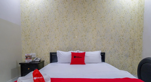 Номер Superior RedDoorz @ Phan Huy Ich Street