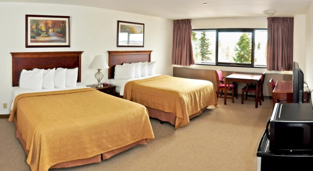 Четырёхместный номер Deluxe Alex Hotel and Suites Anchorage Airport