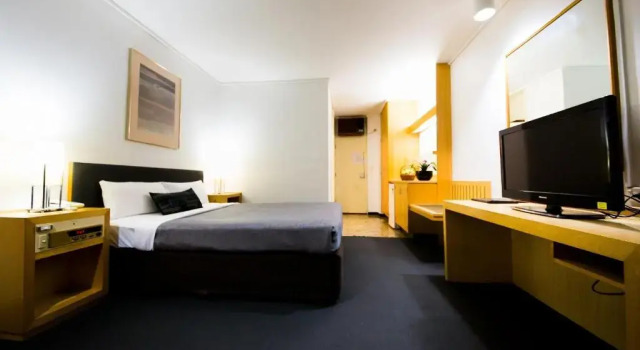 Семейные апартаменты Sandown Regency Hotel & Apartments