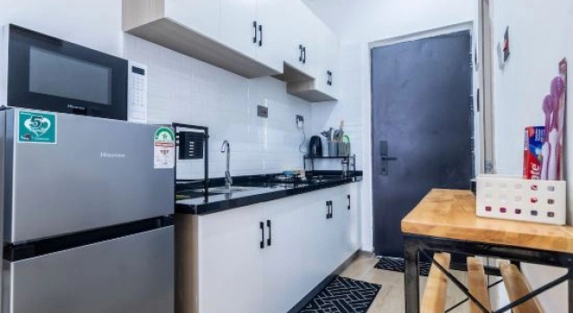 Executive studio suite,heated pool,king bed.
