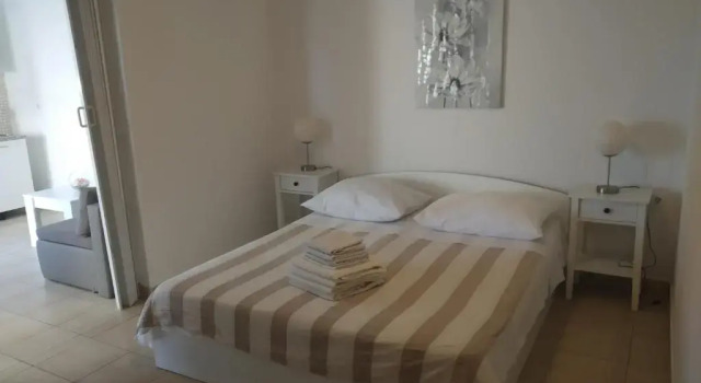 Апартаменты Цокольный этаж с балконом Apartments Adrian