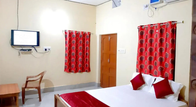 Goroomgo Maa Ugratara Lodge Puri