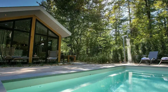 Коттедж Luxury Lodge With Private Swimming Pool