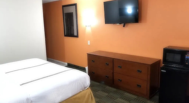 Двухместный номер Standard с балконом Americas Best Value Inn Marshall