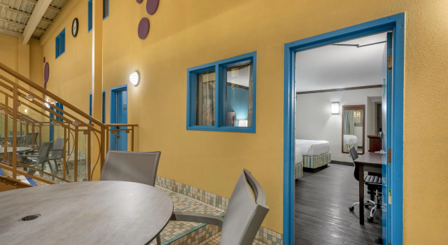 Четырёхместный номер Standard с видом на бассейн Best Western PLUS Port OCall Hotel