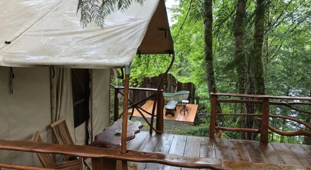 Тент с видом на залив Ruby Lake Resort