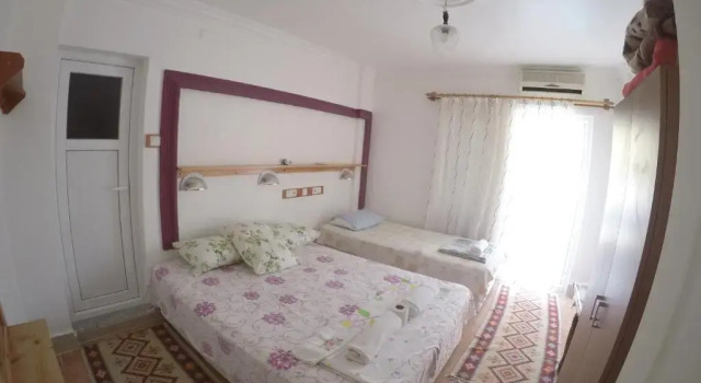 Трёхместный номер Standard с балконом и с красивым видом из окна Rose Hotel B&B
