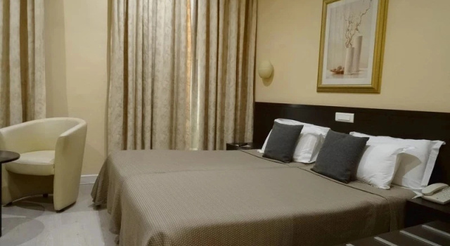 Одноместный номер Standard с балконом Hotel Ambassador, completely renovated