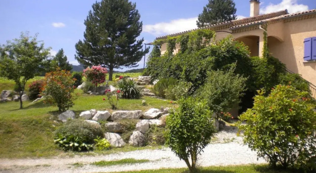 Great Detached House Near Die With Magnificent View and Beautiful Garden, Забронировать Отель Отели Vercors с парковкой, Парковка