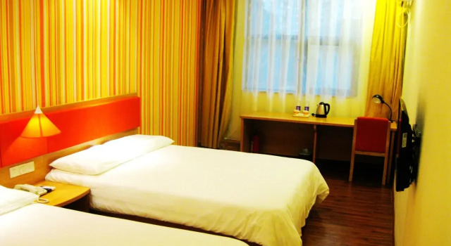 Home Inn, Забронировать Отель Отели Гуанчжоу 3 звезды, рядом с Зоопарк Гуанчжоу, 3*