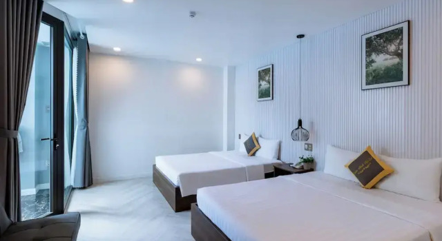Четырёхместный номер Standard с балконом Tuấn Ninh Hotel I