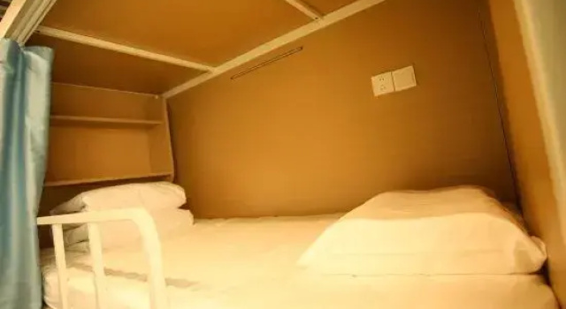 Кровать в общем номере (мужской номер) Kyoto Friends Room Youth Hotel (Beijing Wangjing Branch)