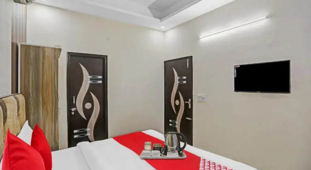 OYO Flagship 70247 Hotel Lavish, Забронировать Отель Фаридабад штат Харьяна