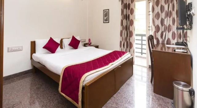 Hotel Felicity Inn, Забронировать Отель Отели Бангалора с парковкой, рядом с Больница Манипал, Парковка