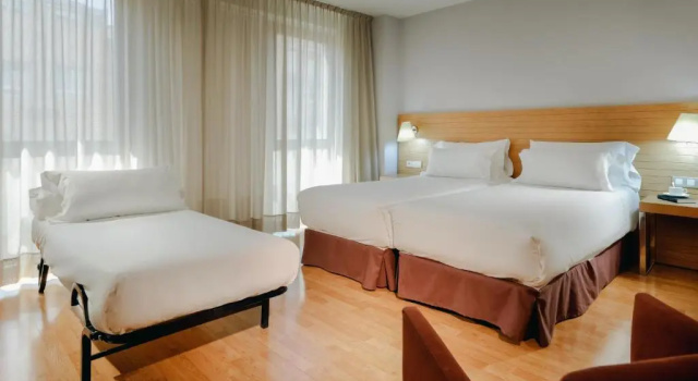 Трёхместный номер Standard Hesperia Zaragoza Centro