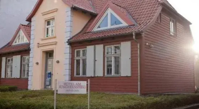 Villa am Jungfernstieg, Забронировать Вилла Коттеджи Штральзунда, рядом с Театр Штральзунда, Коттедж