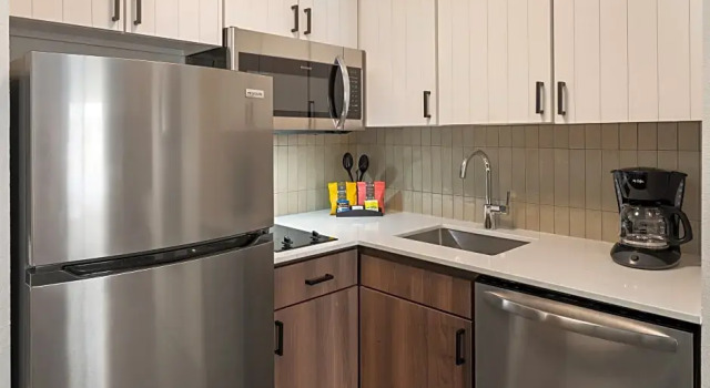 Четырёхместный люкс с 2 комнатами Staybridge Suites MPLS-Maple Grove/Arbor Lakes by IHG