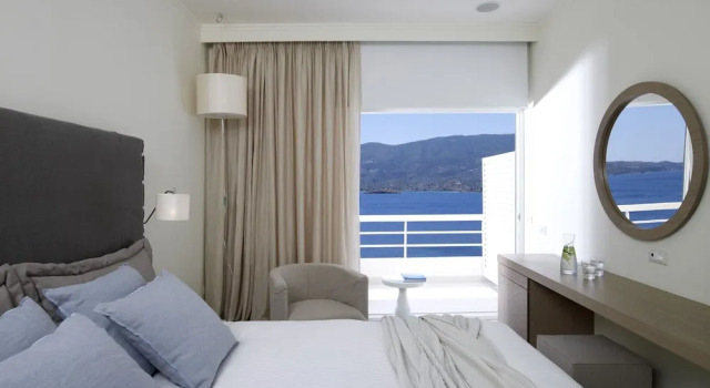Трёхместный номер Deluxe с балконом Sirene Blue Luxury Beach Resort