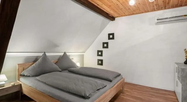 Serene Holiday Home in Nehren with a Garden, 预订 度假屋 内仁 