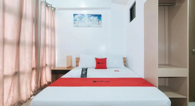 Люкс RedDoorz Near Iloilo International Airport