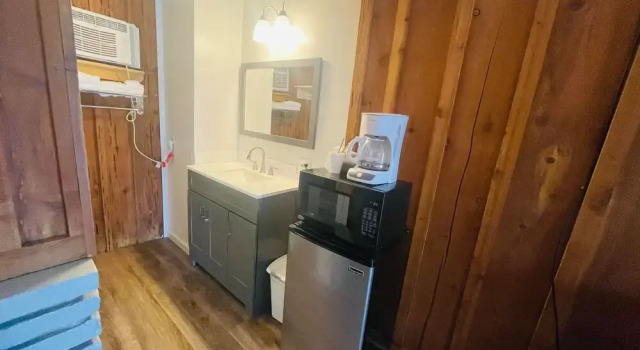 Номер Standard Riverfront Lodging