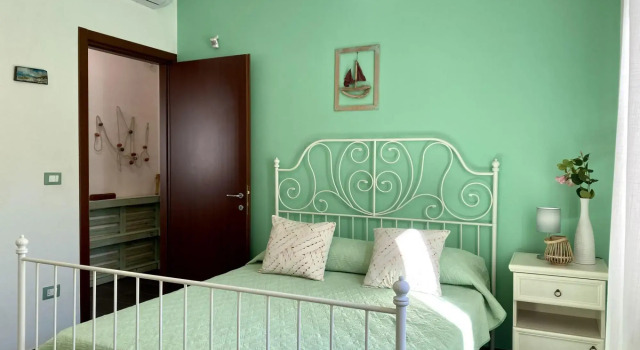 Apartment in villa, suitable for families, swimming pool, large outdoor spaces-Salice by Villa Rita
