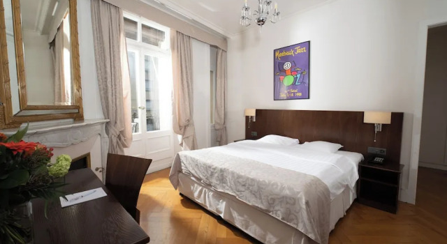 Двухместный номер Economy с балконом и с видом на озеро Hotel Helvetie Montreux