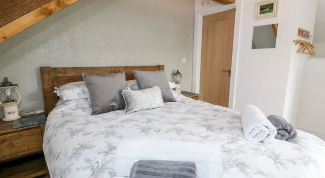 Field View, Book Hotel Llanybydder Glamorgan