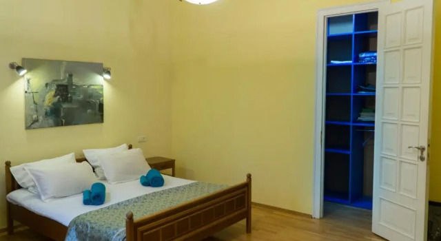4BD Appartaments with cozy garden, Забронировать Отель Вера Тбилиси, рядом с Тбилисский государственный университет