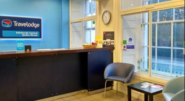 Travelodge Edinburgh Central Queen Street, Забронировать Отель Отели Эдинбурга 3 звезды, рядом с Church of St Andrew &amp; St George, 3*
