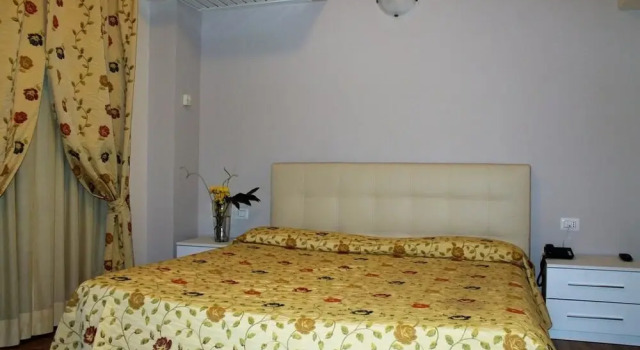 Residence Principe di Saronno, Забронировать Отель Отели в центре Саронно, в центре, Парковка