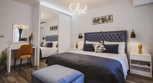 Luxury Modern House, Just 1 min Walk to the Beach, Rezerwuj Apartament Hotele w Split-Dalmatia County z parkingiem, Parking