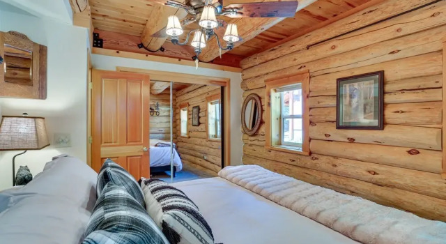Lake Almanor Cabin w/ Deck & Beach Access
