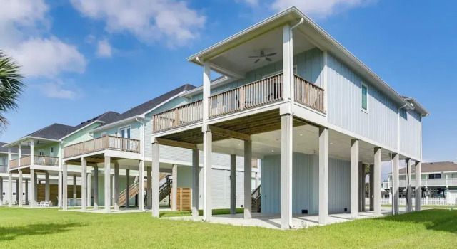 Near Terramar Beach! Family Getaway w/ Balcony, Varaa Lomakoti Mökit kohteessa Houston, Mökki