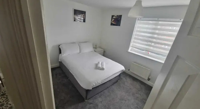 House-sleeps7-parking-garden-sportschannels
