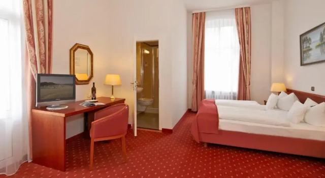 Двухместный номер Standard с балконом и с частичным видом на море Hotel Germania