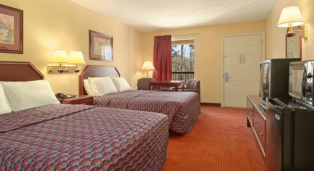 Четырёхместный номер Standard Days Inn by Wyndham Ocean Springs