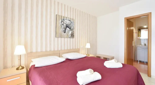 Beautiful Home in Stanici With Wifi and 1 Bedrooms, Rezerwuj Hotel Hotele w Split-Dalmatia County z parkingiem, Parking