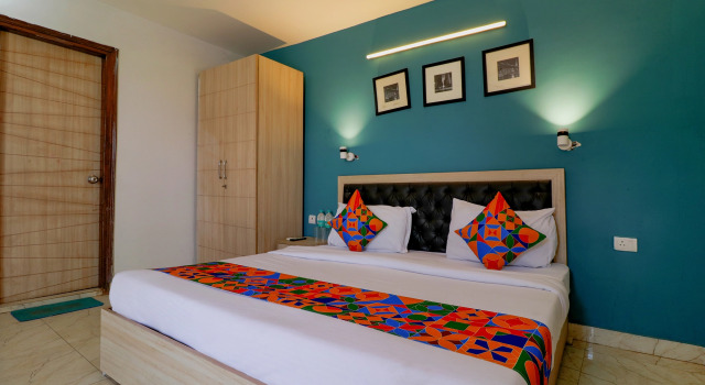 Номер Deluxe FabHotel Royal Inn