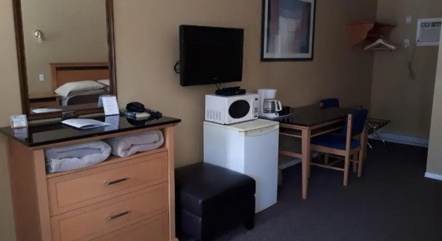 Четырёхместный номер Standard Цокольный этаж Park Motel